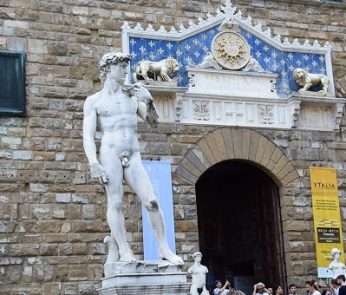 entrata di Palazzo Vecchio con David di Michelangelo