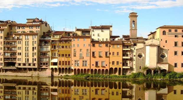 palazzi storici sul lungarno di Firenze