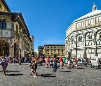piazza del Duomo a Firenze d'estate