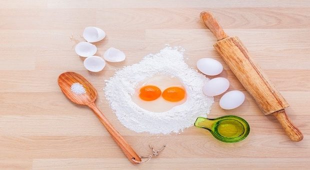 Farina, uova, olio e matterello